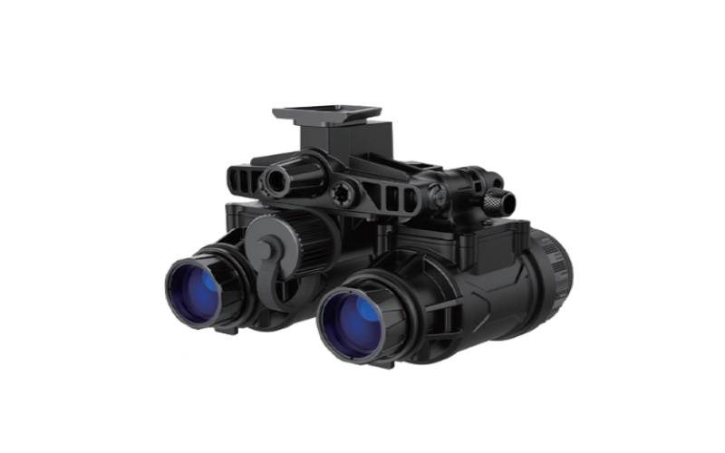 Monocular vs binocular night vision.jpg